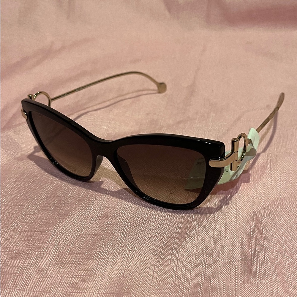 Chic Black Sunglasses